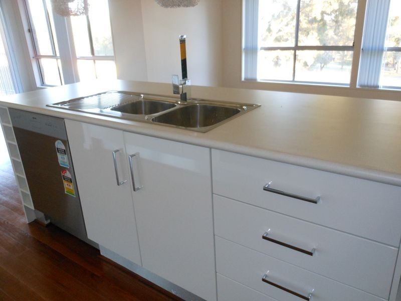 17 Henry Place, Young NSW 2594