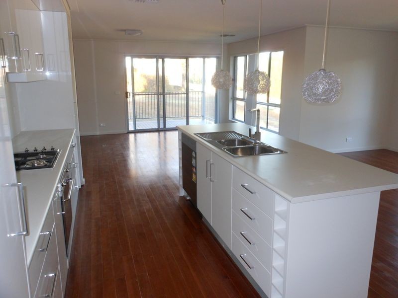 17 Henry Place, Young NSW 2594