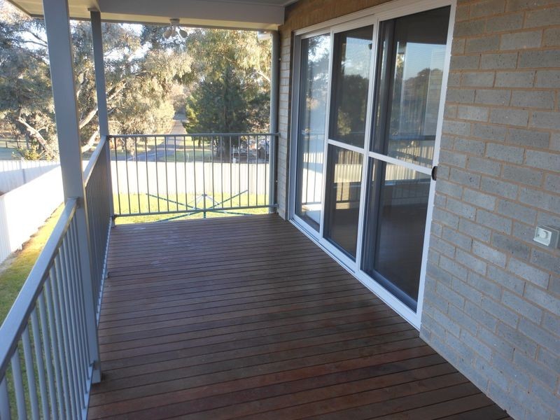 17 Henry Place, Young NSW 2594