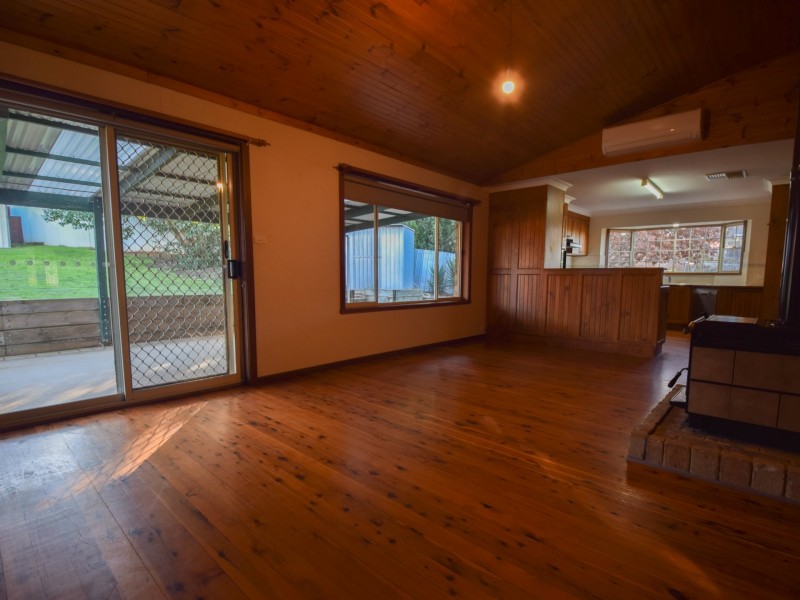 1 Petticoat Lane, Young NSW 2594