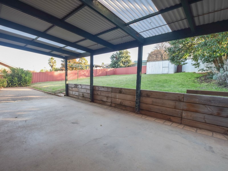 1 Petticoat Lane, Young NSW 2594