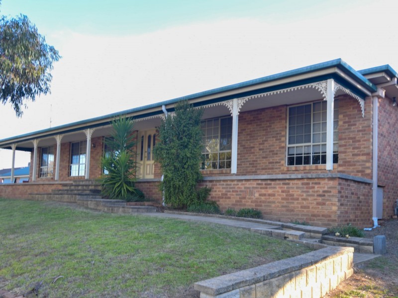 1 Petticoat Lane, Young NSW 2594