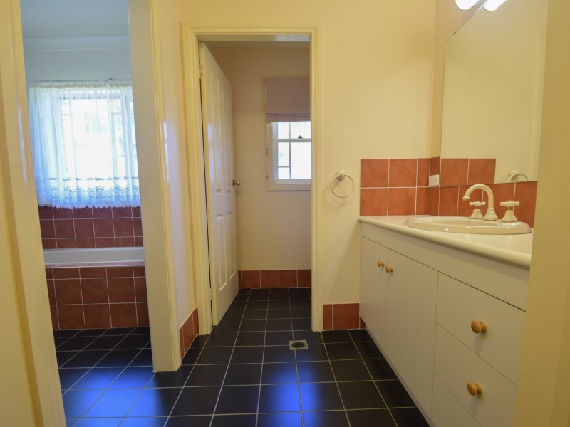 71 Kabardin Lane, Young NSW 2594