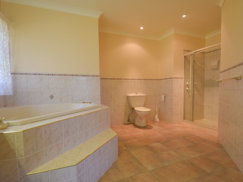 71 Kabardin Lane, Young NSW 2594