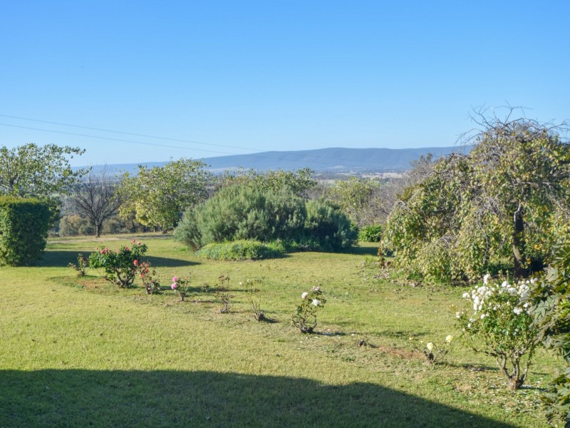 71 Kabardin Lane, Young NSW 2594