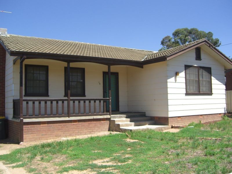 15 Bendick Street, Young NSW 2594