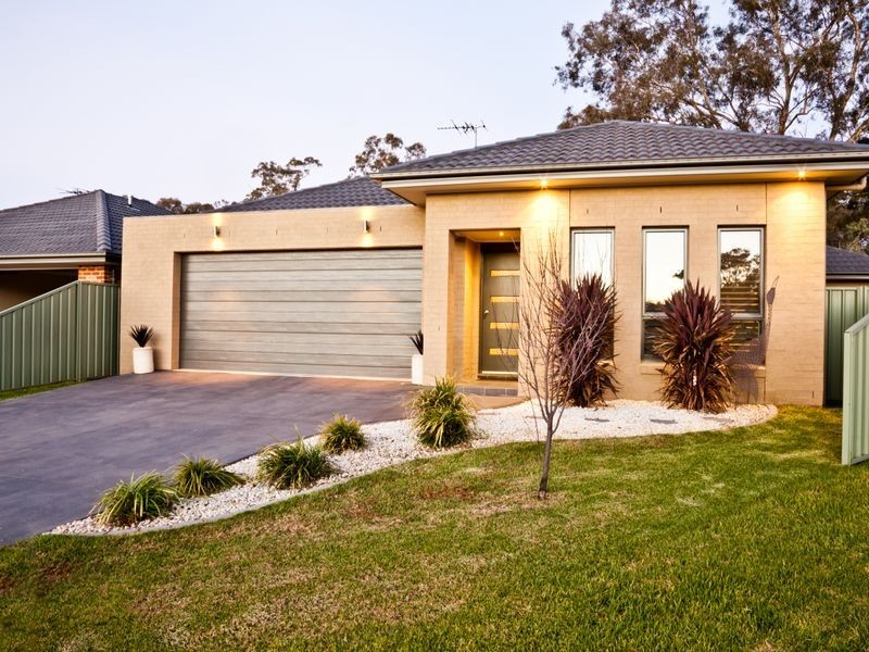 5B Garland Place, Young NSW 2594