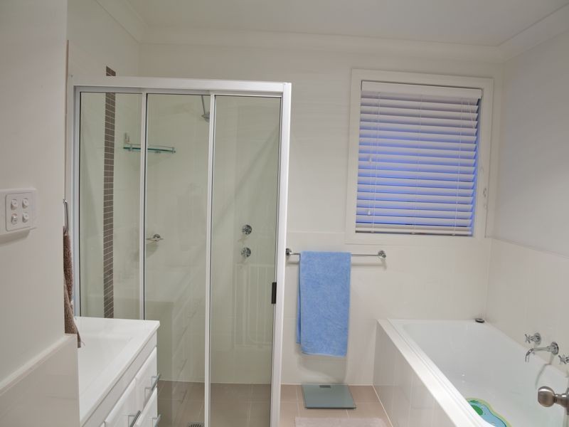 5B Garland Place, Young NSW 2594