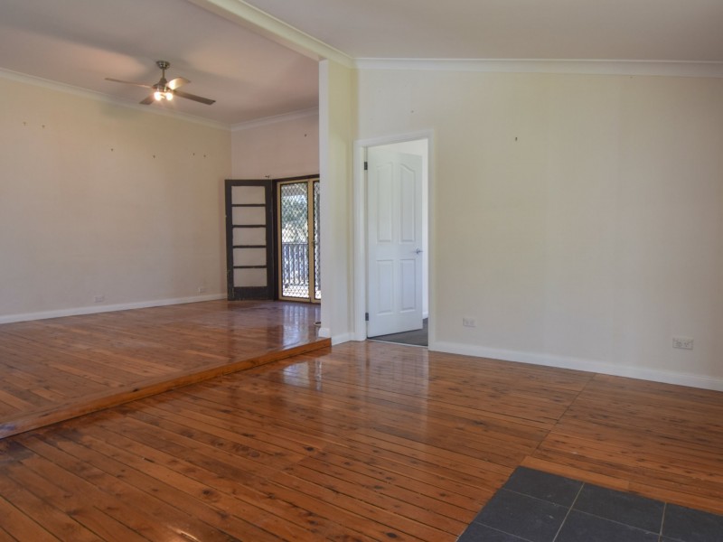 2 Main Street, Young NSW 2594