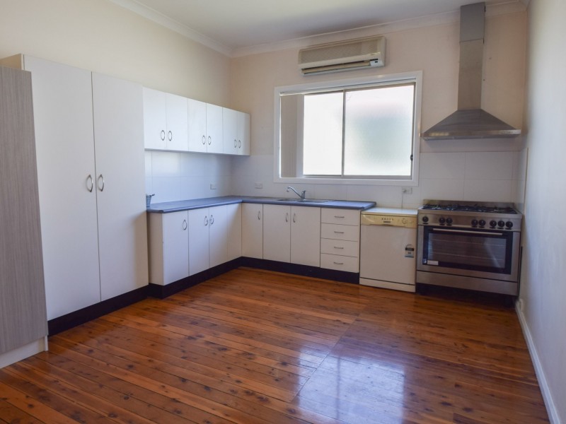 2 Main Street, Young NSW 2594