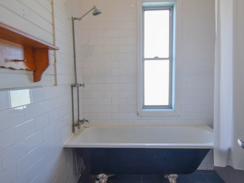 2 Main Street, Young NSW 2594