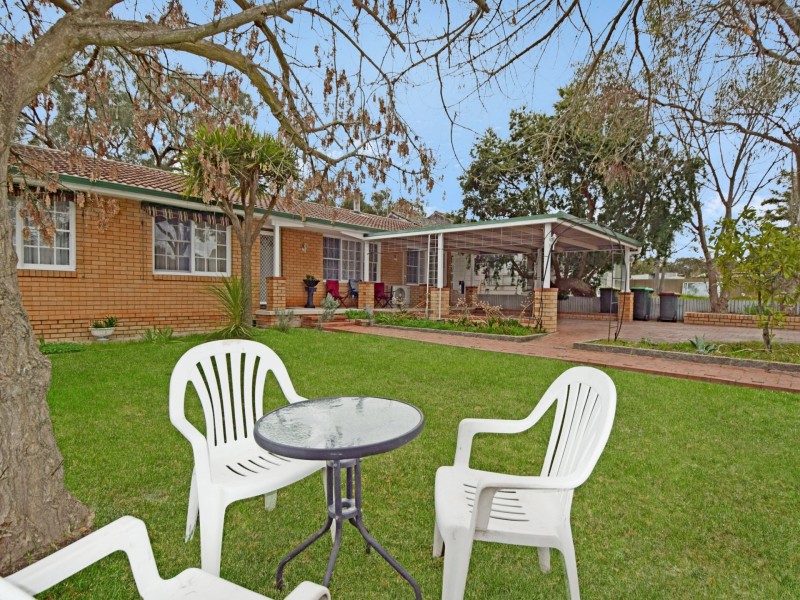 13 Chums Lane, Young NSW 2594