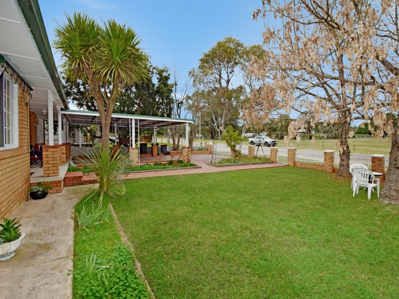 13 Chums Lane, Young NSW 2594