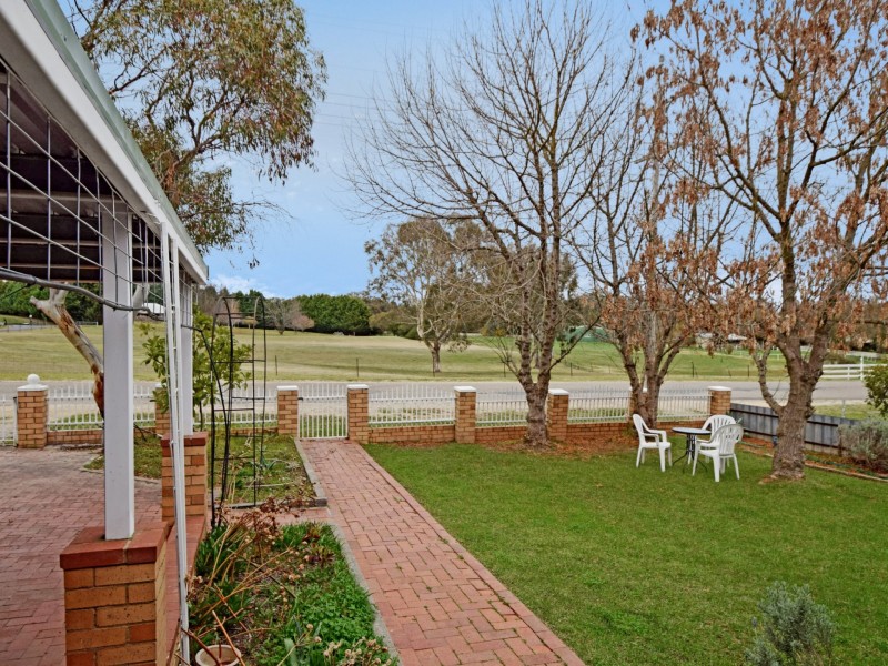 13 Chums Lane, Young NSW 2594