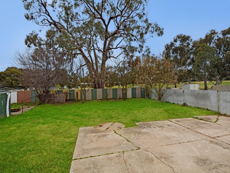 13 Chums Lane, Young NSW 2594