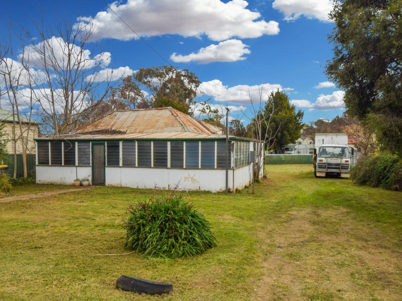 13 Stoneridge Street, Young NSW 2594