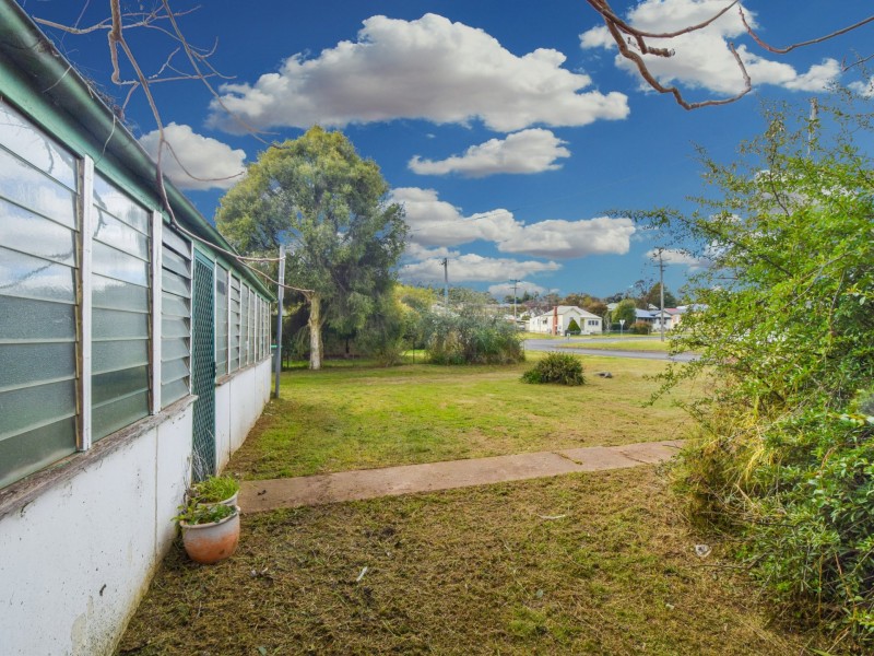 13 Stoneridge Street, Young NSW 2594