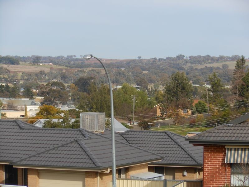 10 Hambrook Place, Young NSW 2594