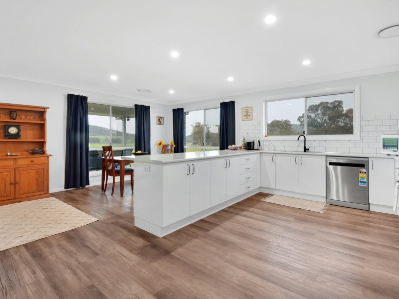 105 Wambanumba Drive, Young NSW 2594