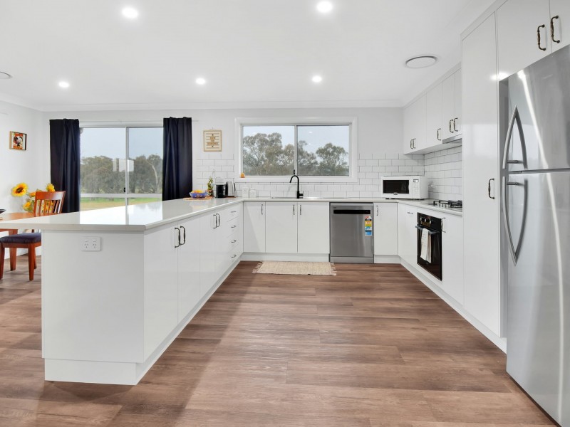 105 Wambanumba Drive, Young NSW 2594