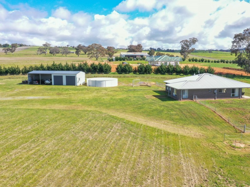 105 Wambanumba Drive, Young NSW 2594