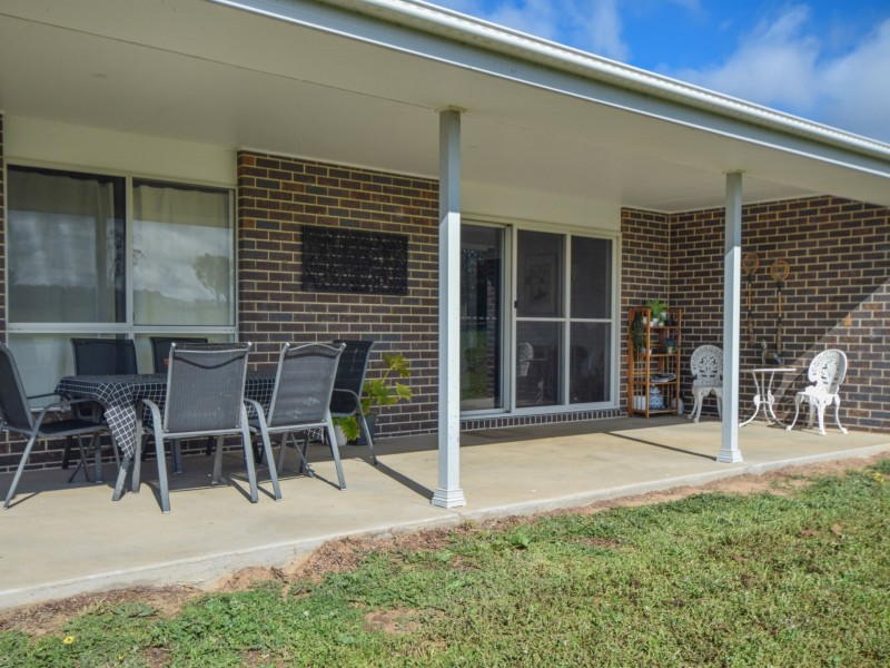 105 Wambanumba Drive, Young NSW 2594