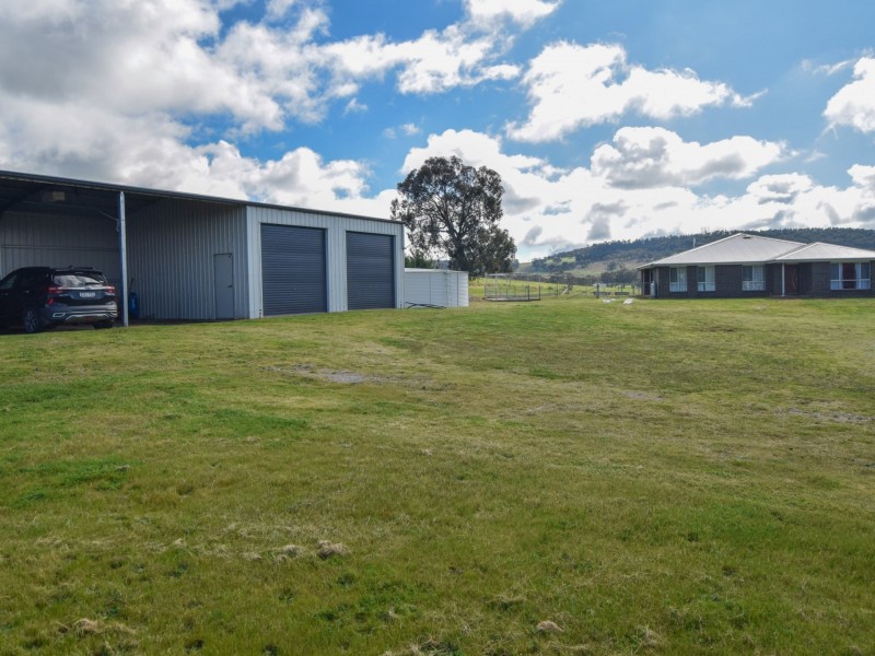 105 Wambanumba Drive, Young NSW 2594