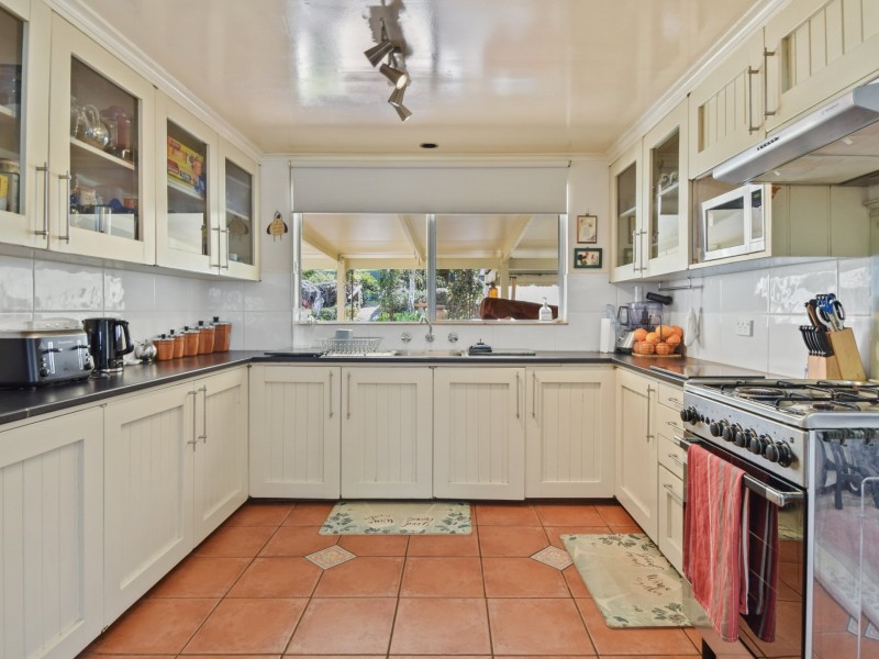 33 Whiteman Ave, Young NSW 2594