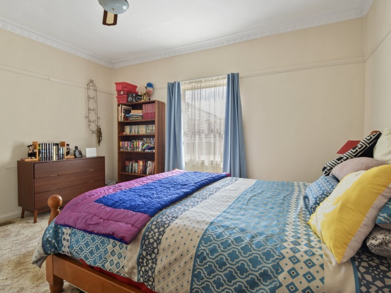 33 Whiteman Ave, Young NSW 2594