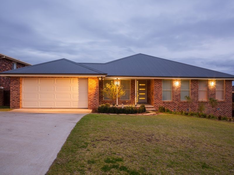 109 Fontenoy Street, Young NSW 2594