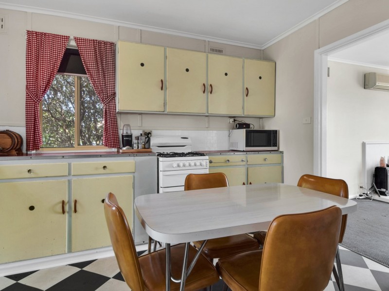 108 Berthong Street, Young NSW 2594