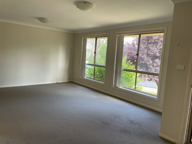 113 Binalong Street, Young NSW 2594