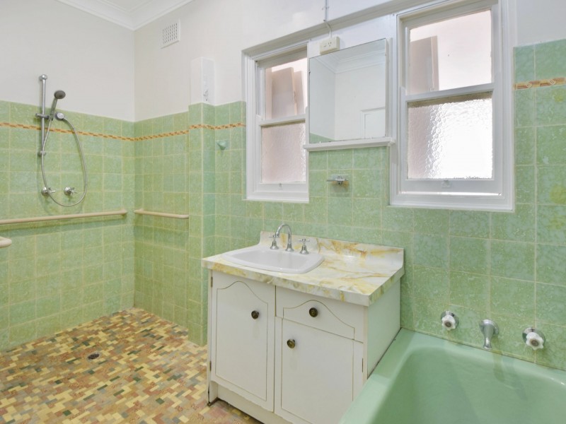 77 Brock Street, Young NSW 2594