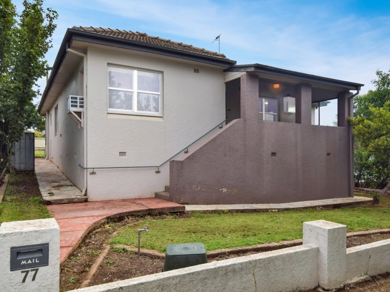 77 Brock Street, Young NSW 2594
