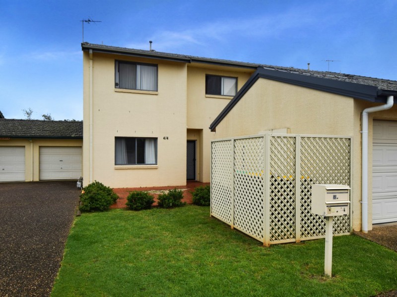 Unit 4/4 Old Barracks Lane, Young NSW 2594