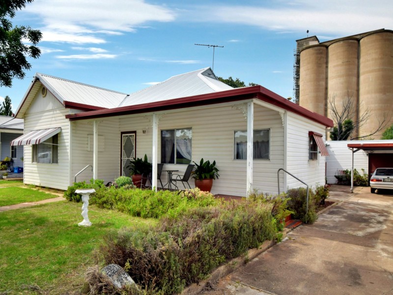 182 Nasmyth Street, Young NSW 2594