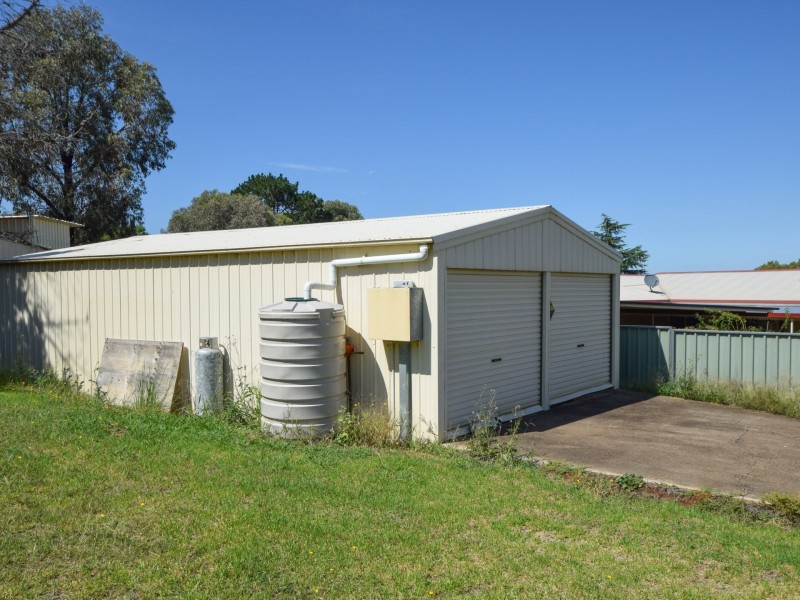 12 Angel Court, Young NSW 2594