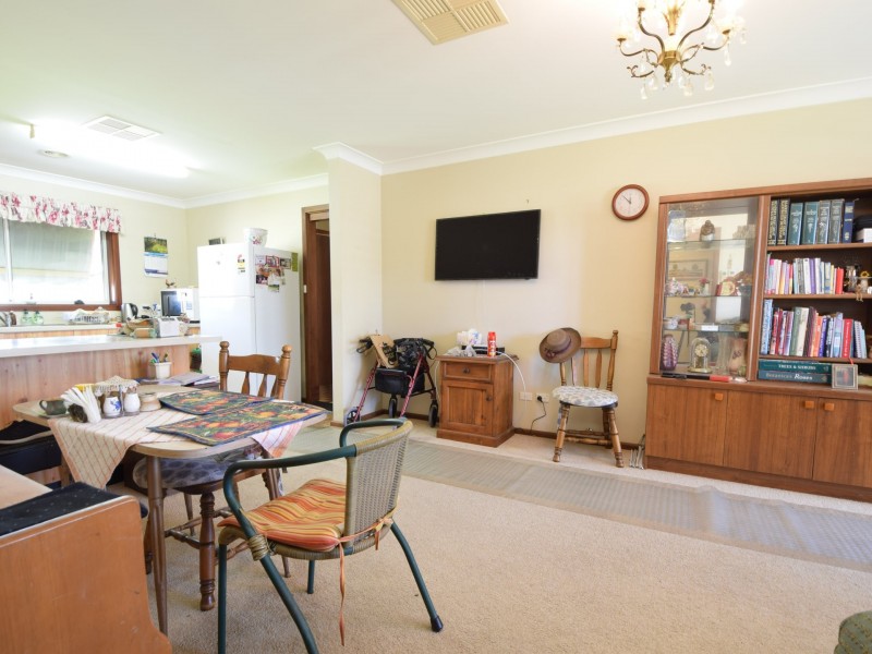 1/7 Murringo Street, Young NSW 2594