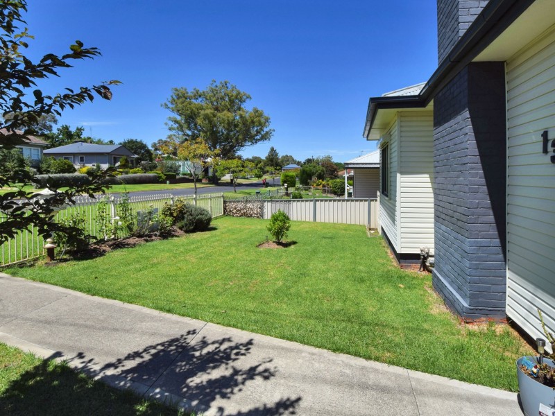 13 Taylor Road, Young NSW 2594