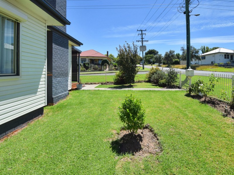 13 Taylor Road, Young NSW 2594