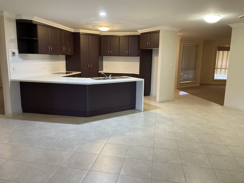 8 Hills Street, Young NSW 2594