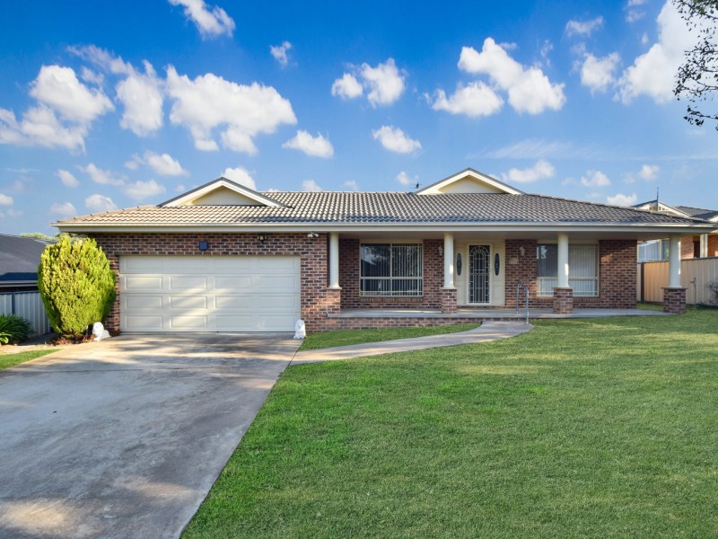2 Hayden Place, Young NSW 2594