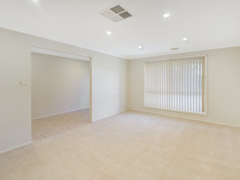 2 Hayden Place, Young NSW 2594