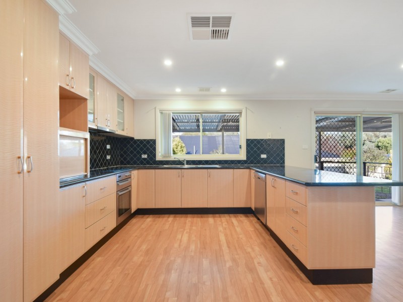 2 Hayden Place, Young NSW 2594
