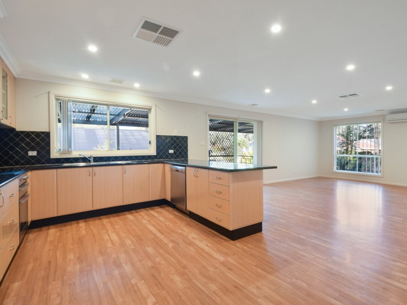 2 Hayden Place, Young NSW 2594