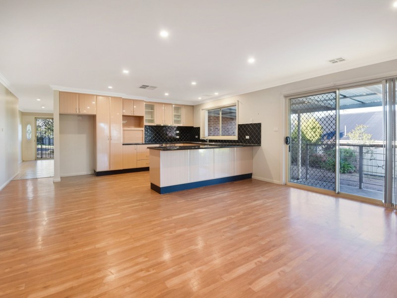 2 Hayden Place, Young NSW 2594