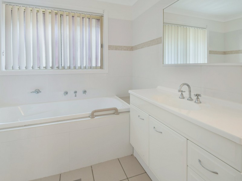 2 Hayden Place, Young NSW 2594