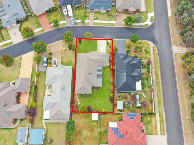 2 Hayden Place, Young NSW 2594