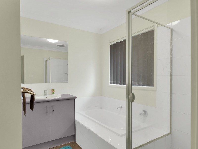 10 Molloy Place, Young NSW 2594