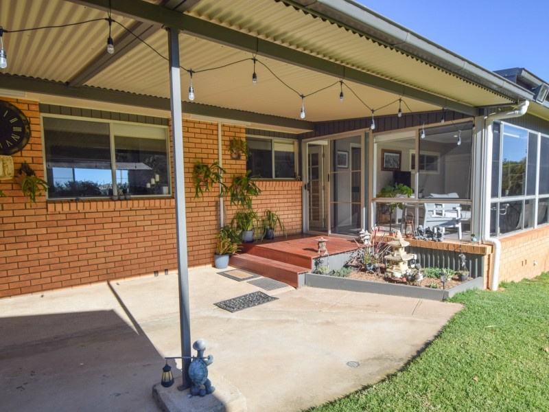 147 Edwards Street, Young NSW 2594